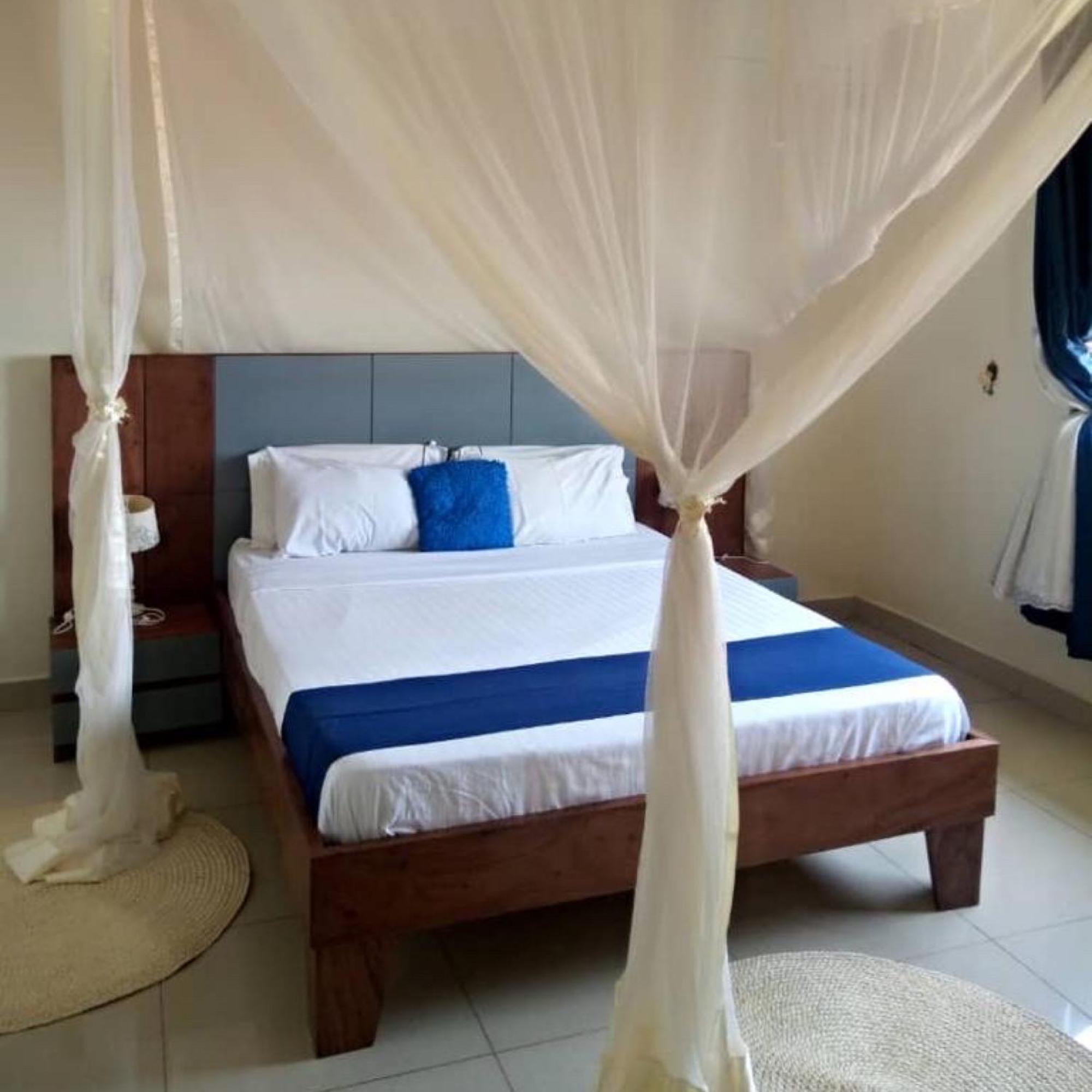 The Abode Apartments Lake View & Breakfast Suite Near Beach 엔테베 외부 사진