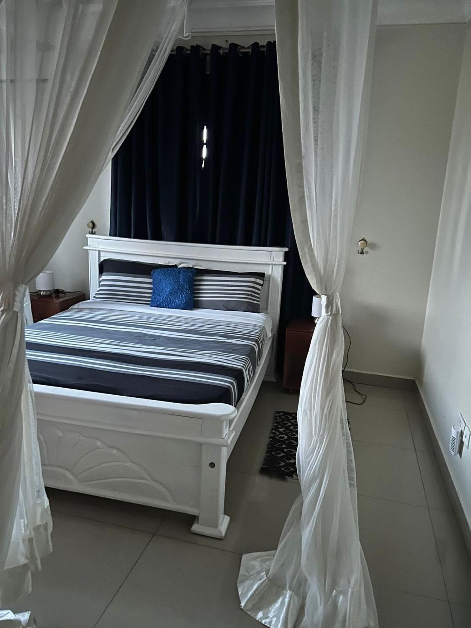 The Abode Apartments Lake View & Breakfast Suite Near Beach 엔테베 외부 사진
