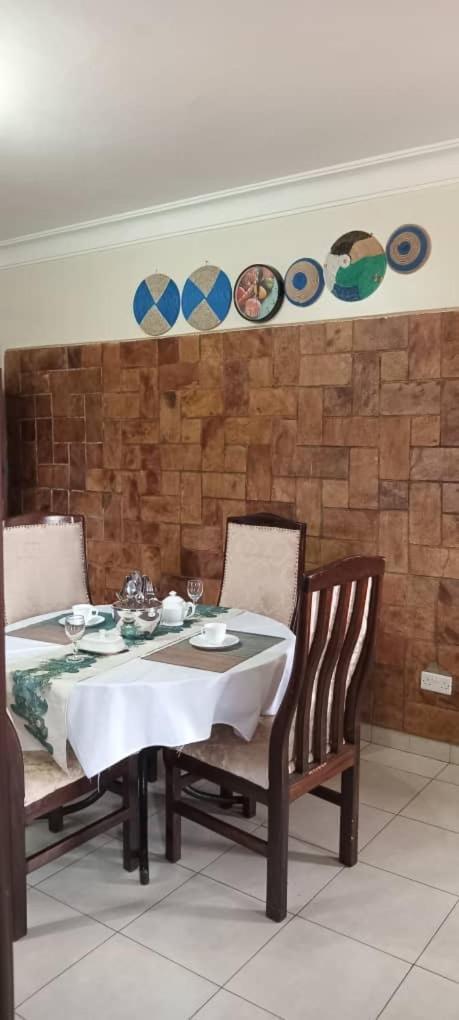 The Abode Apartments Lake View & Breakfast Suite Near Beach 엔테베 외부 사진
