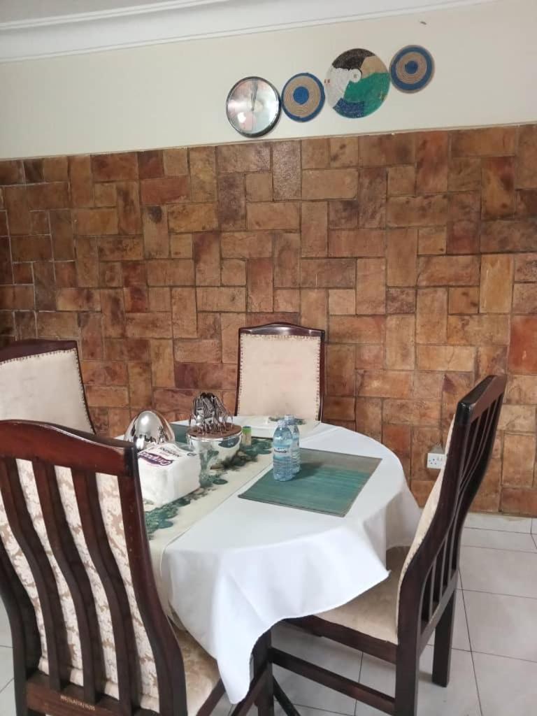The Abode Apartments Lake View & Breakfast Suite Near Beach 엔테베 외부 사진