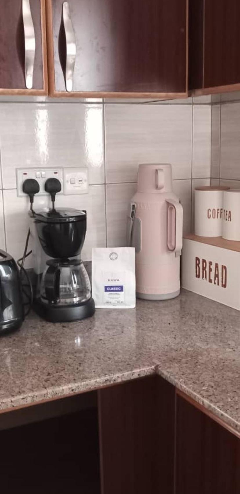 The Abode Apartments Lake View & Breakfast Suite Near Beach 엔테베 외부 사진